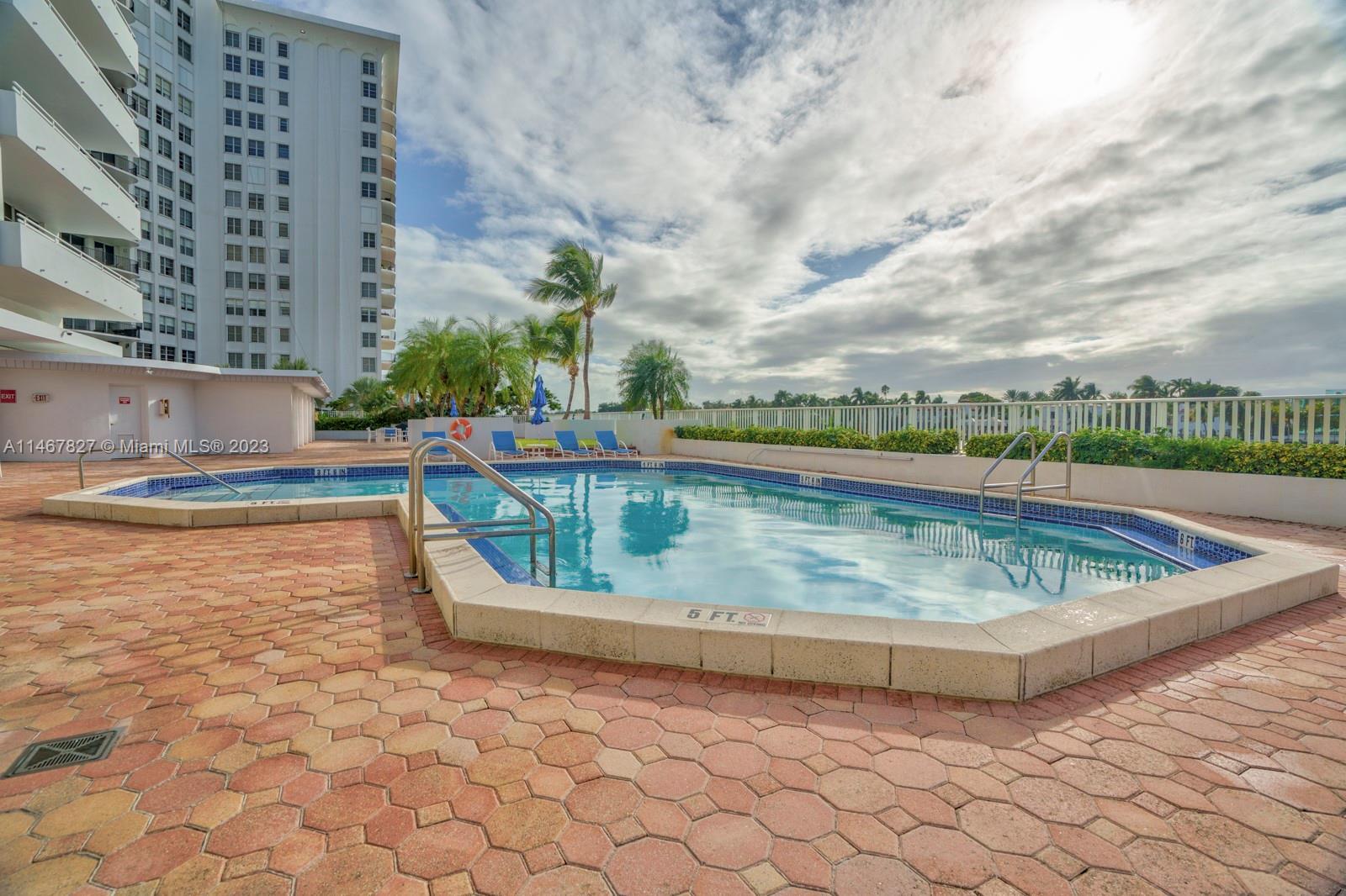 5700 Collins Ave # 16G