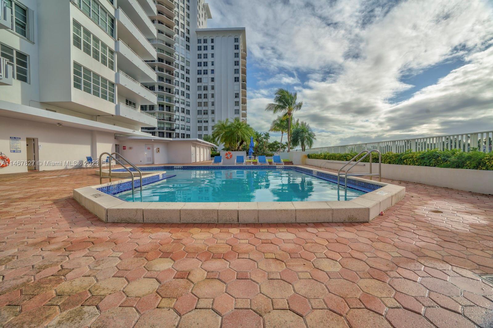 5700 Collins Ave # 16G