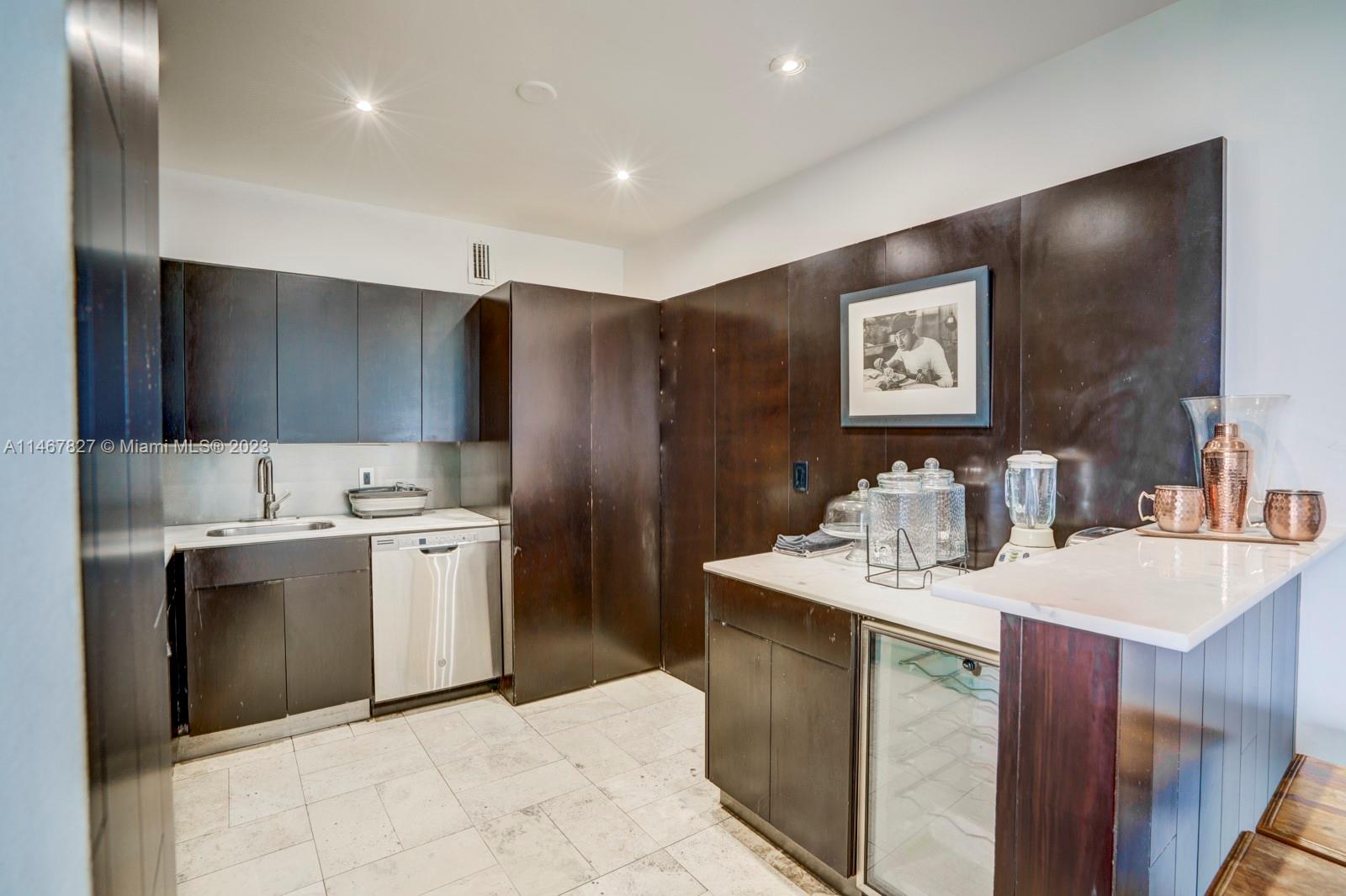 5700 Collins Ave # 16G