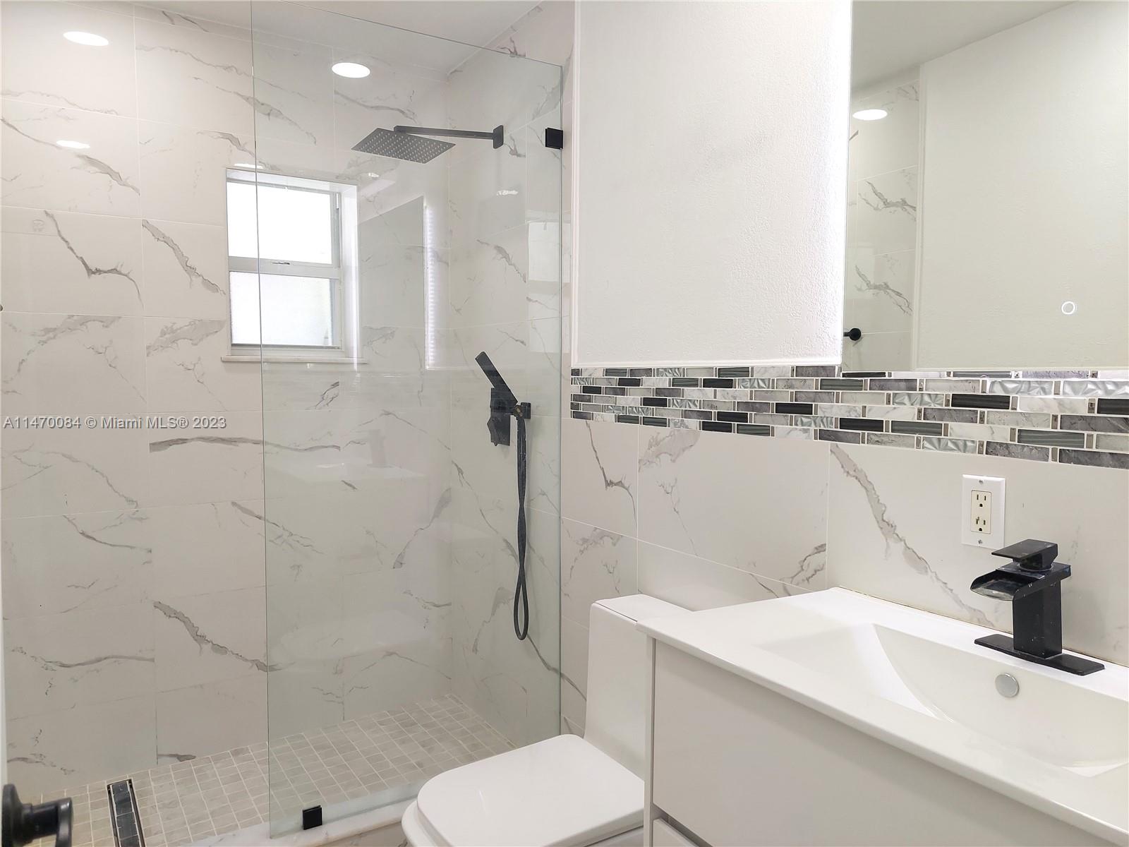 121 W 31st St # B