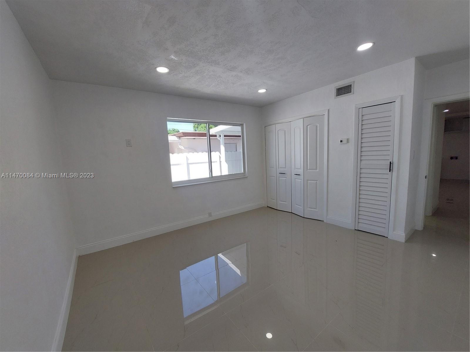 121 W 31st St # B