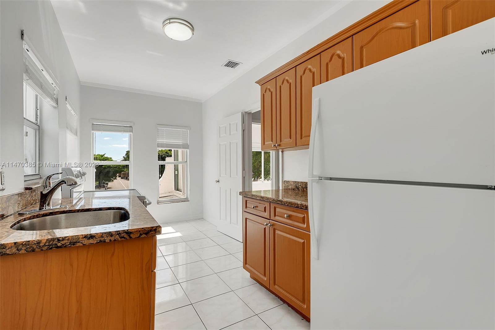 1953 SW 10th St Unit: Top