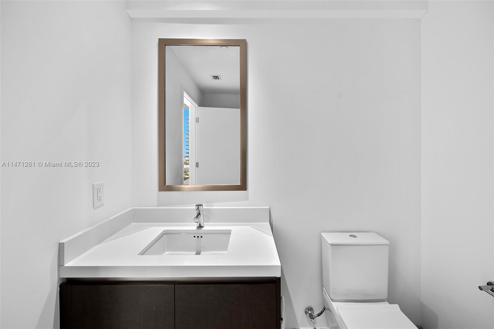 851 NE 1st Ave # 4601