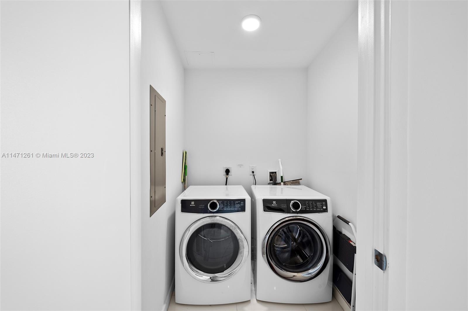 851 NE 1st Ave # 4601