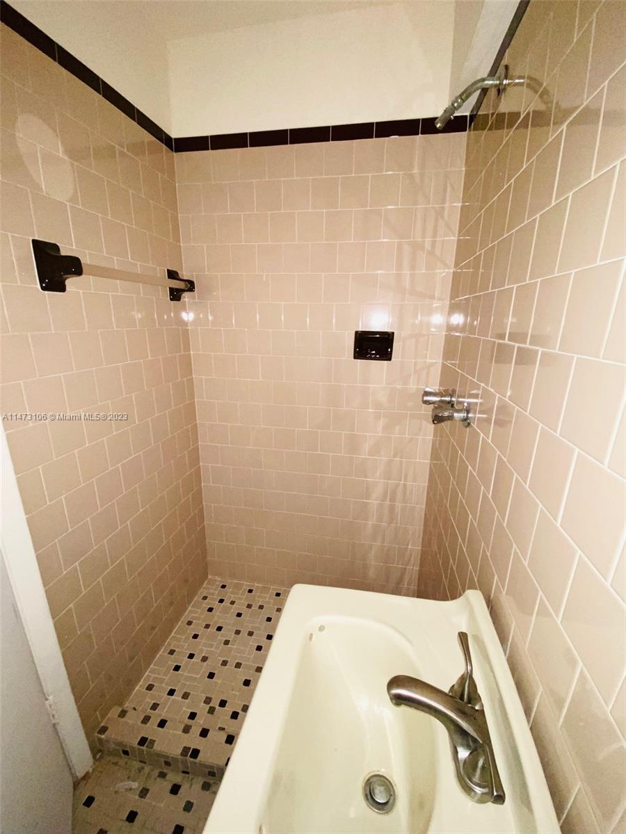 1706 N 43rd Ave # o