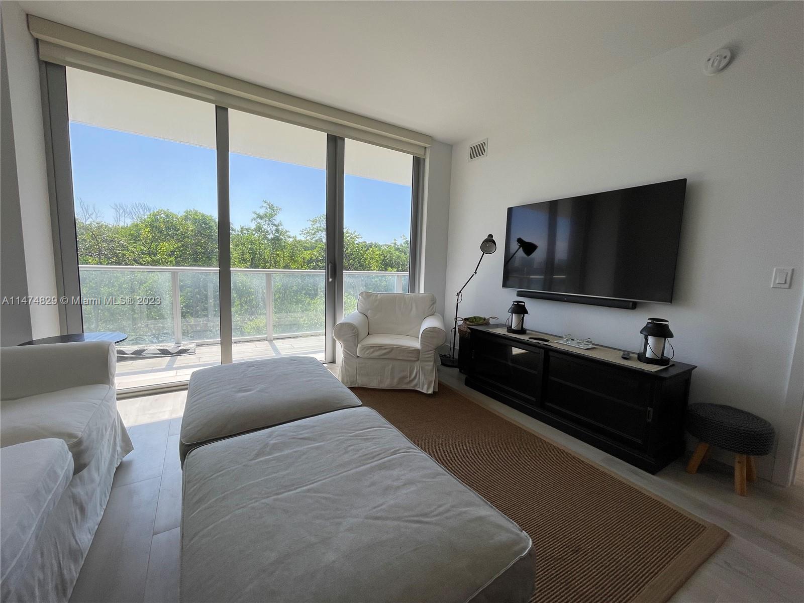 16385 Biscayne Blvd # 216