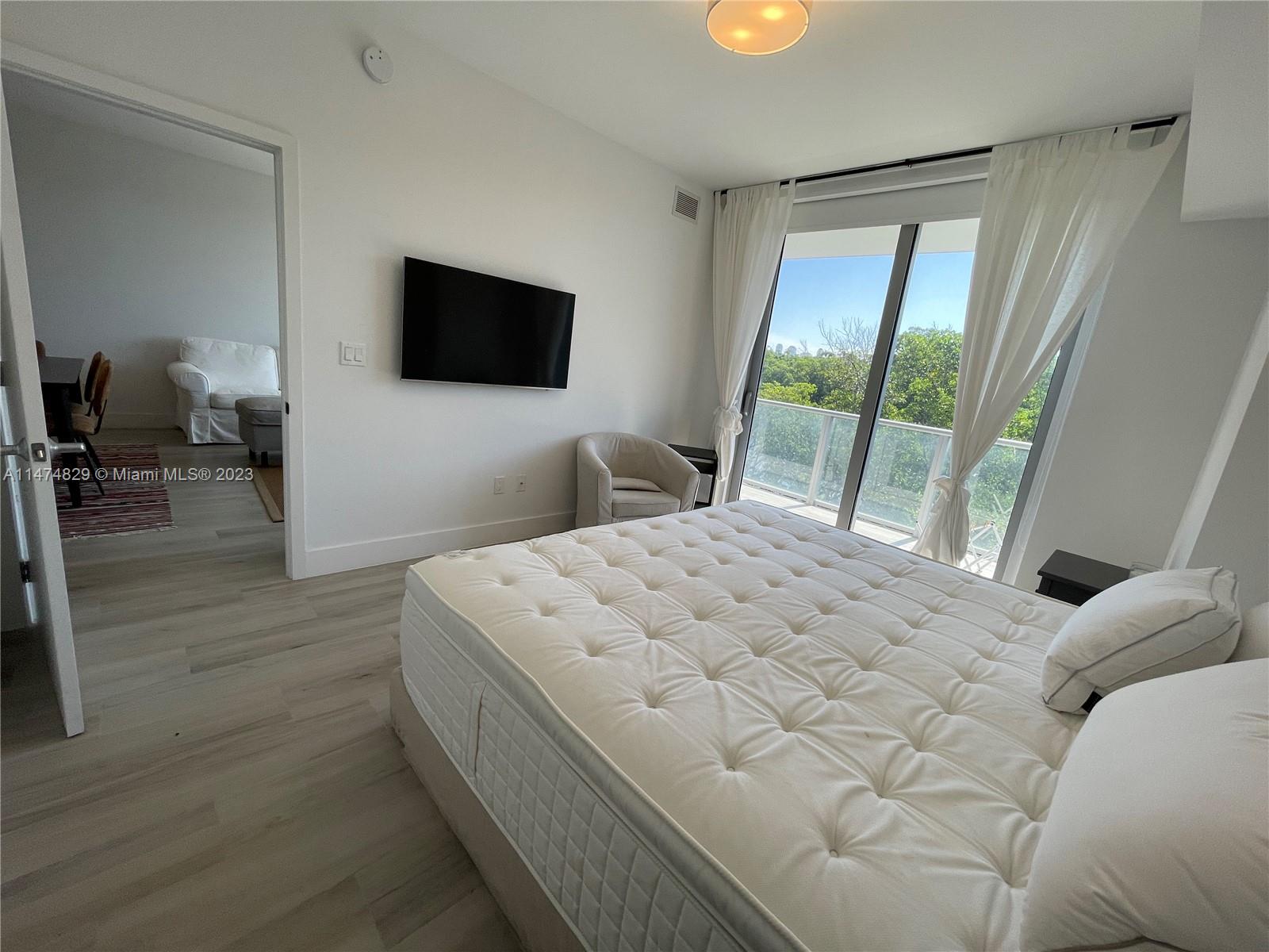 16385 Biscayne Blvd # 216