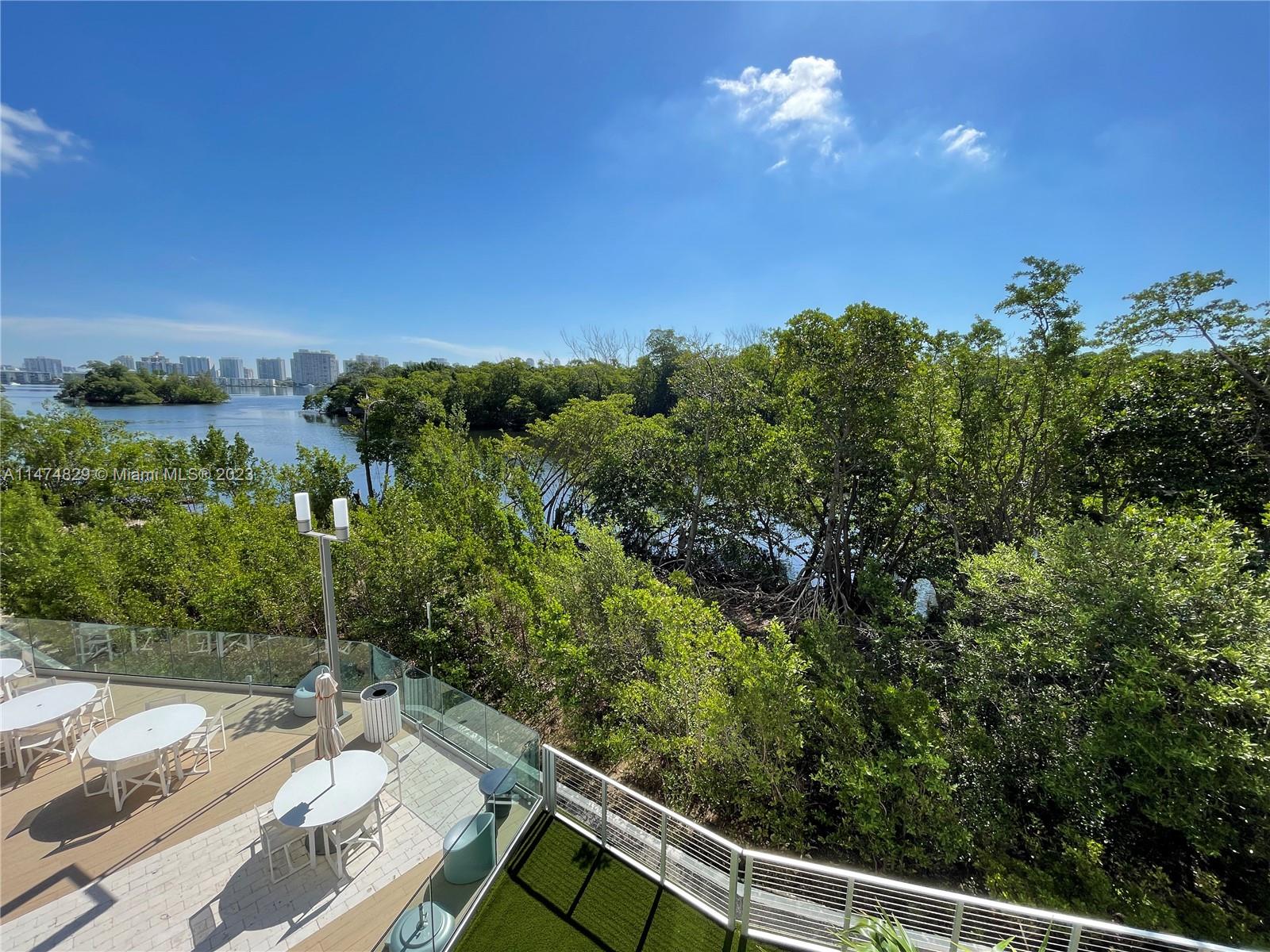 16385 Biscayne Blvd # 216