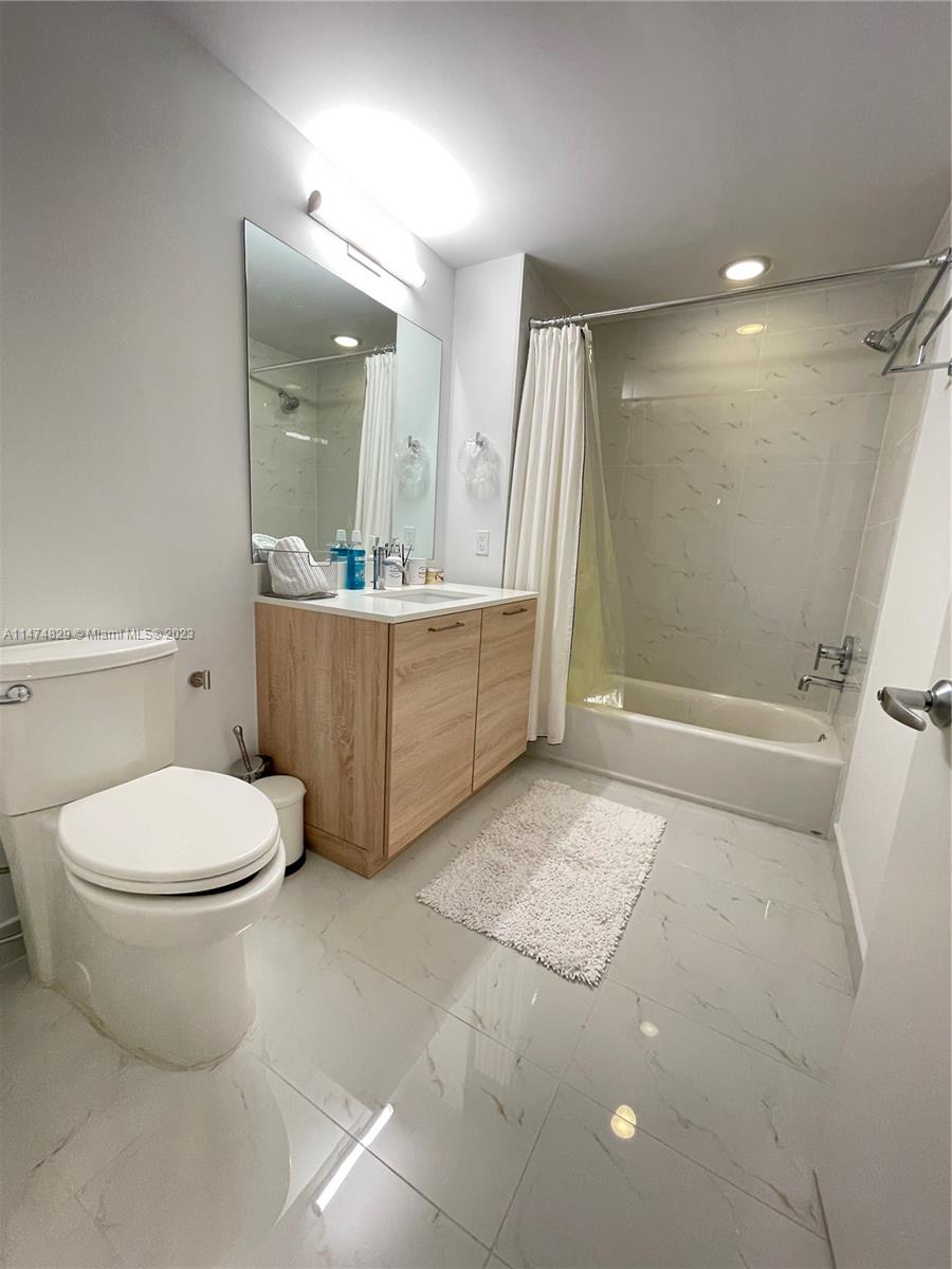 16385 Biscayne Blvd # 216