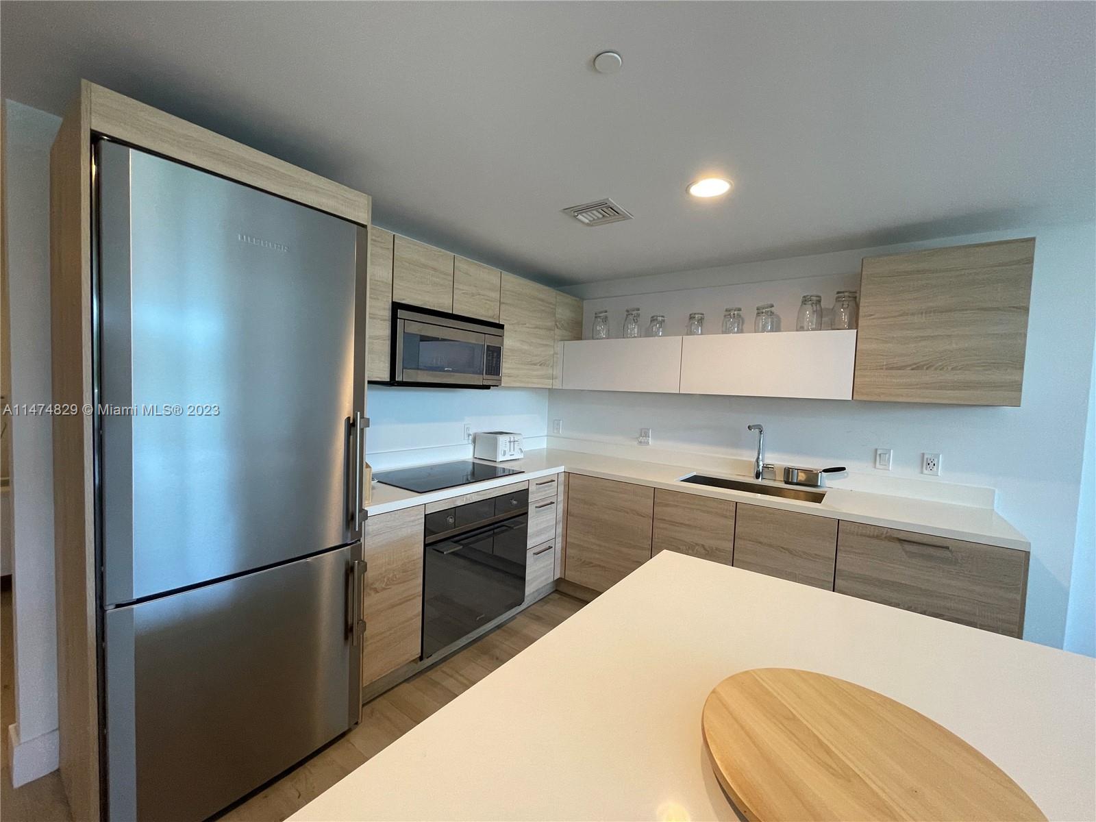 16385 Biscayne Blvd # 216