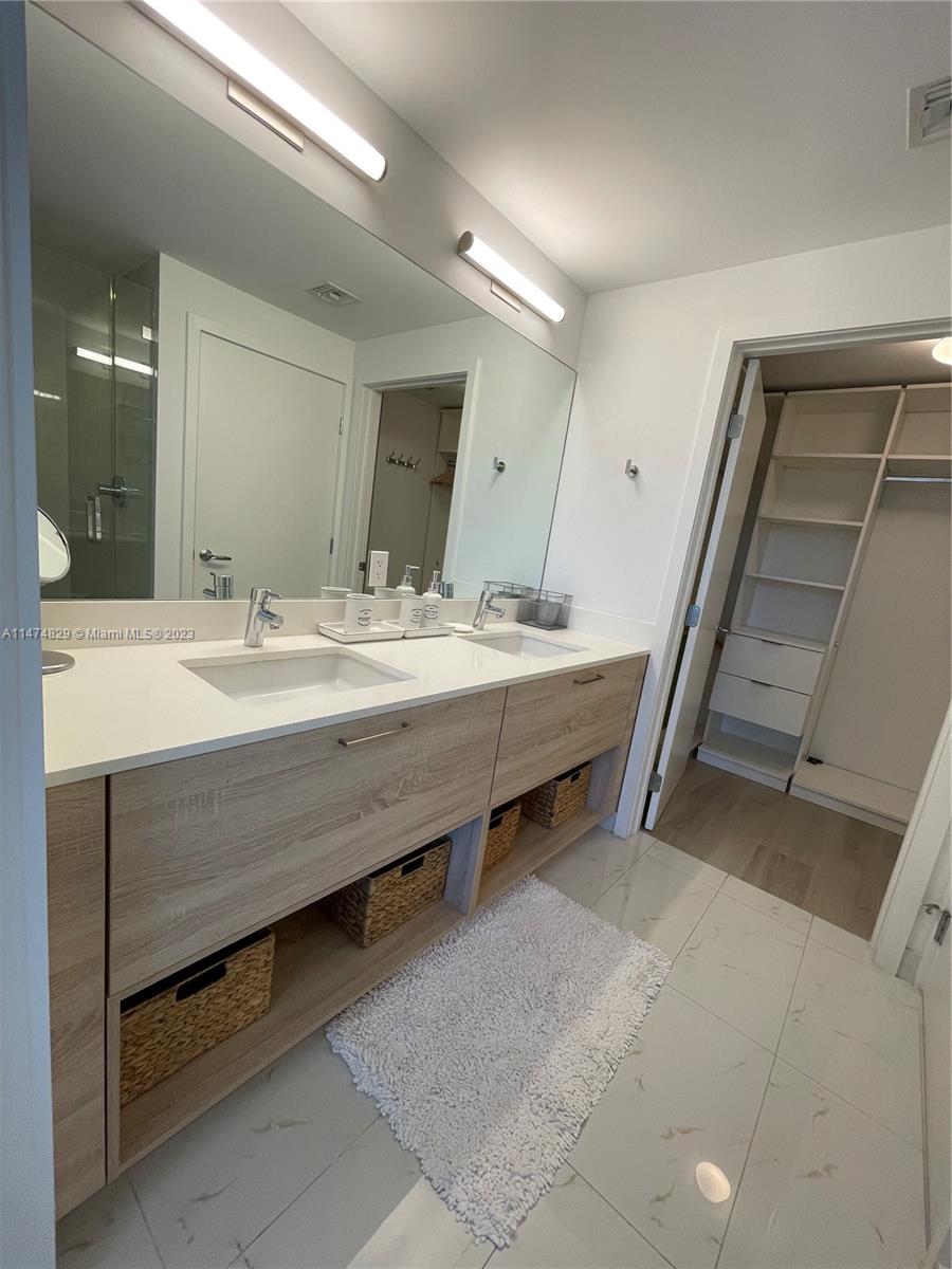 16385 Biscayne Blvd # 216
