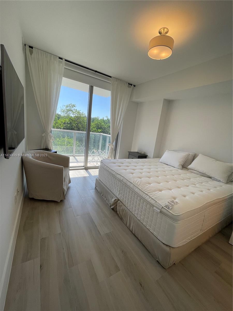 16385 Biscayne Blvd # 216