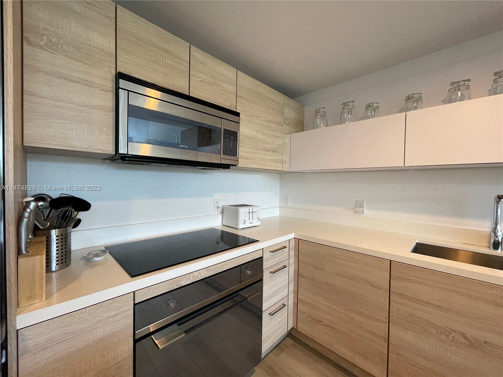 16385 Biscayne Blvd # 216