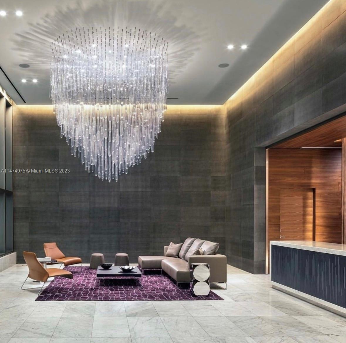 88 SW 7th St Unit: 2004