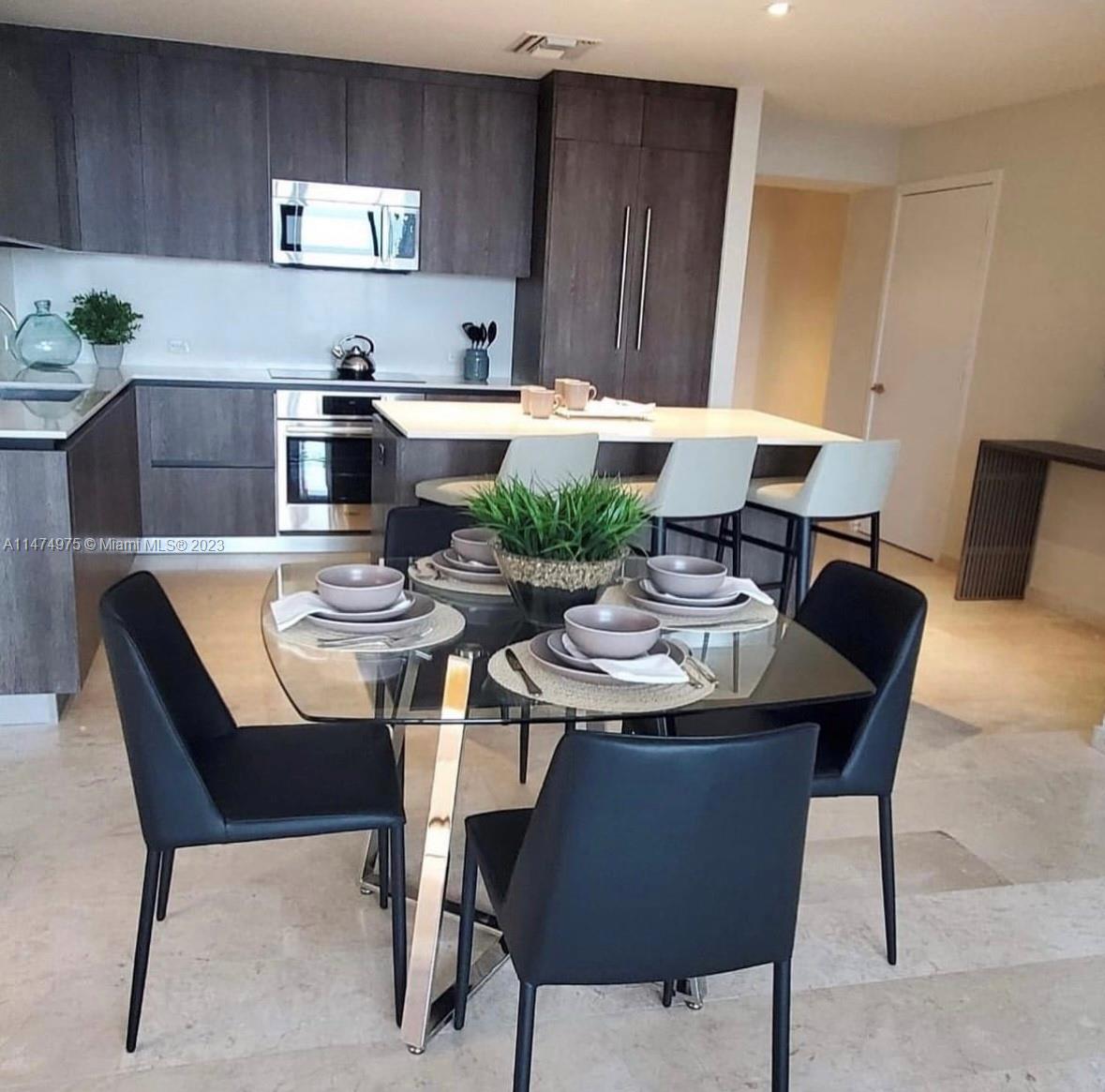 88 SW 7th St Unit: 2004