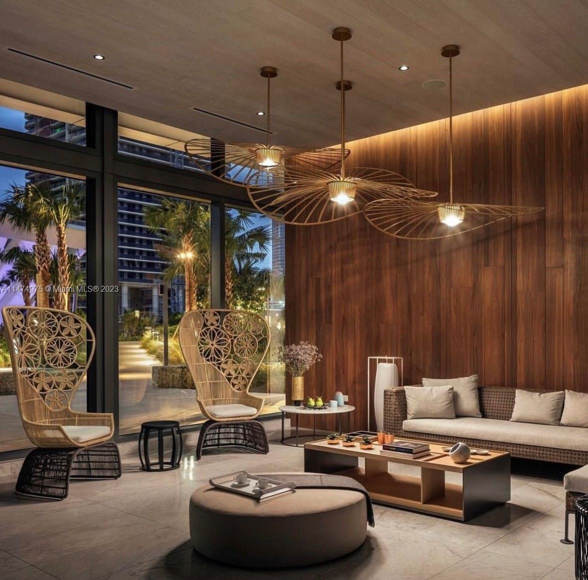 88 SW 7th St Unit: 2004