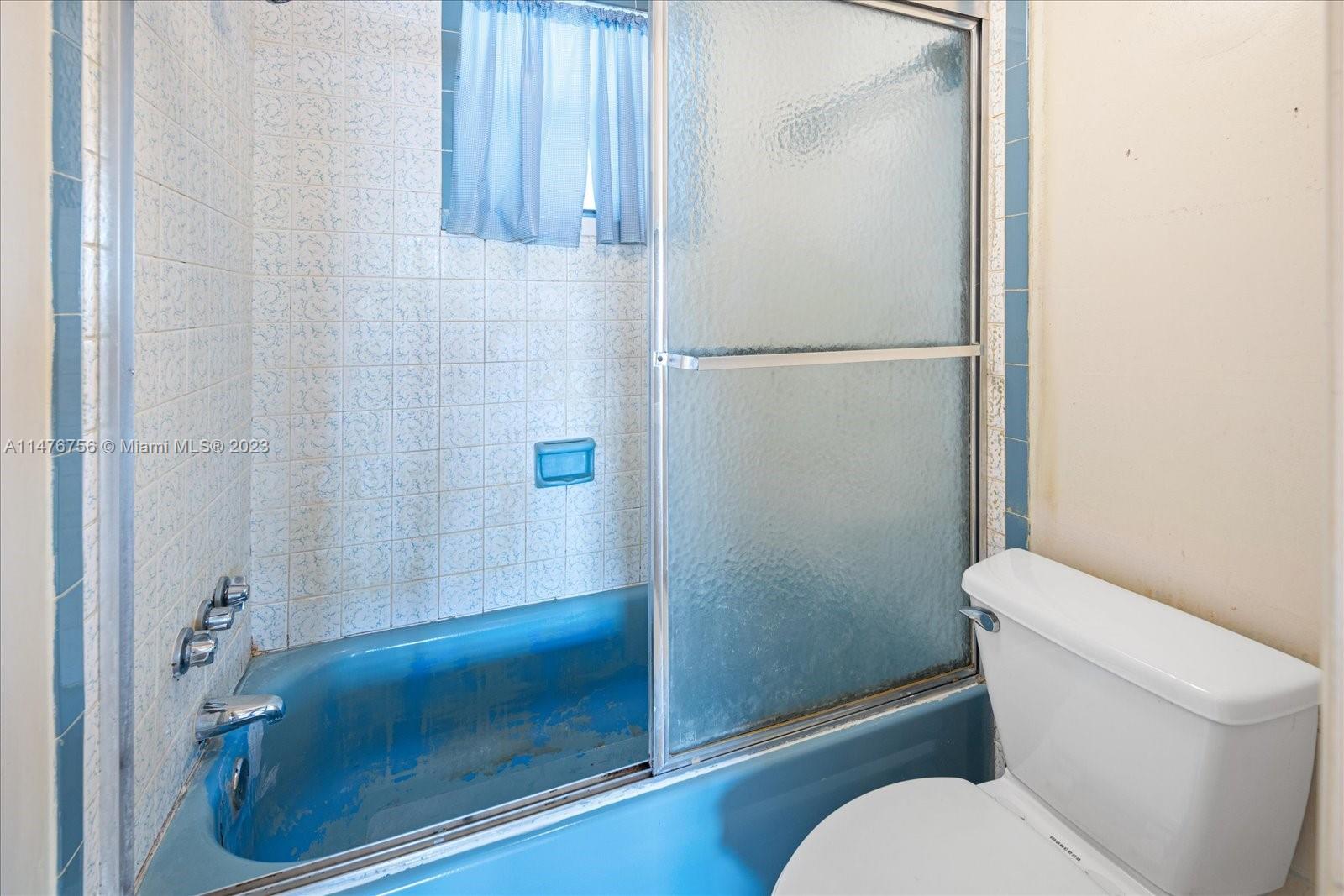 3770 NE 171st St # 402