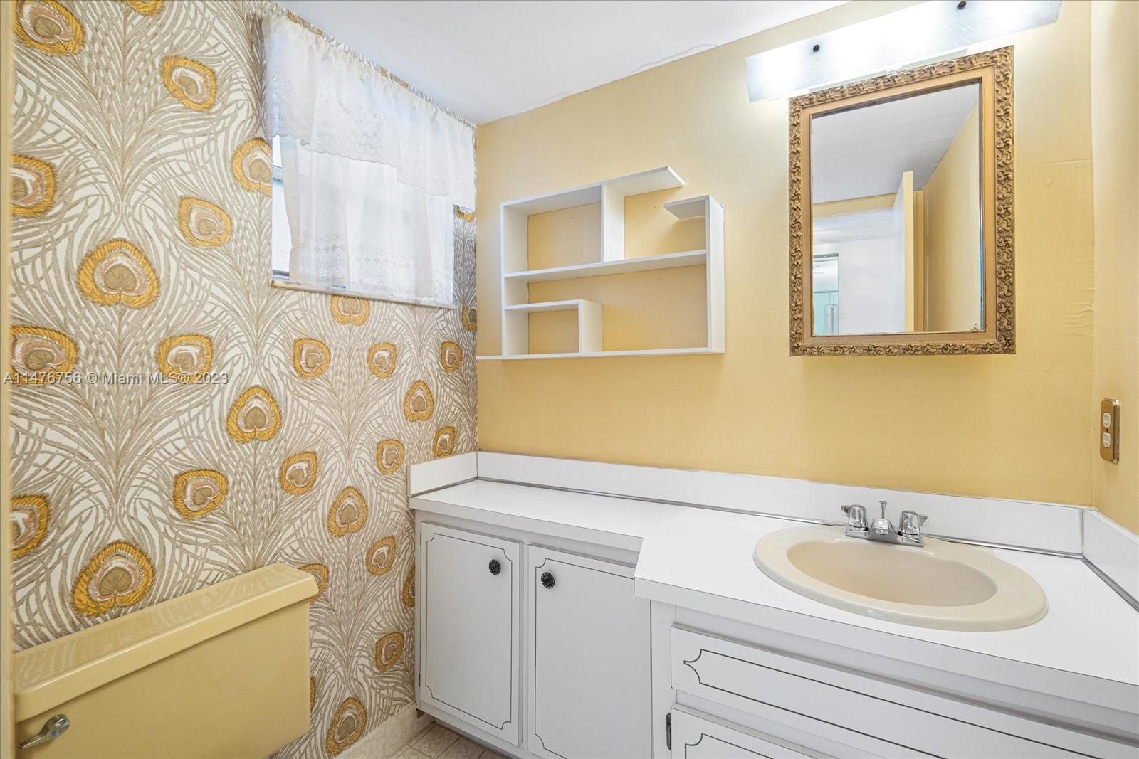 3770 NE 171st St # 402