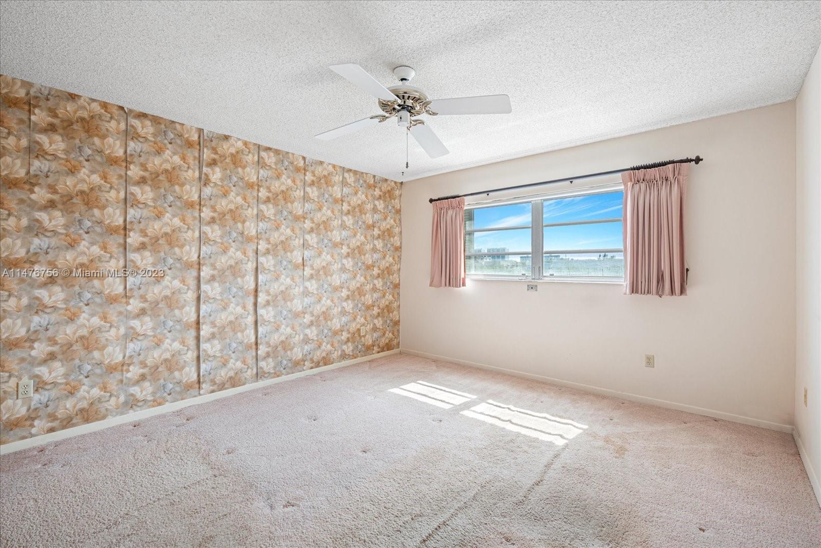 3770 NE 171st St # 402