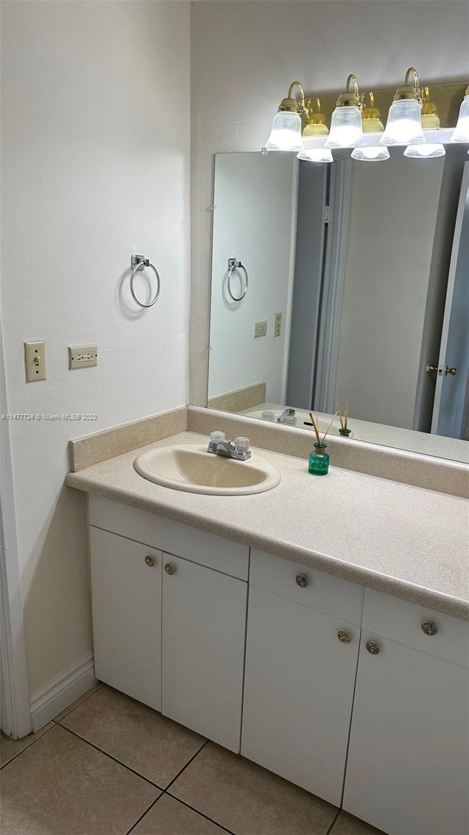 7135 Collins Ave # 1211
