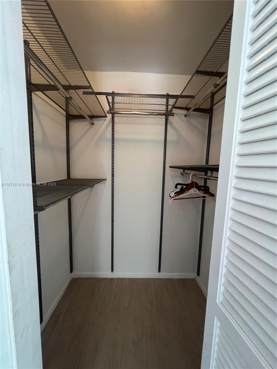 208 Meridian Ave # 5