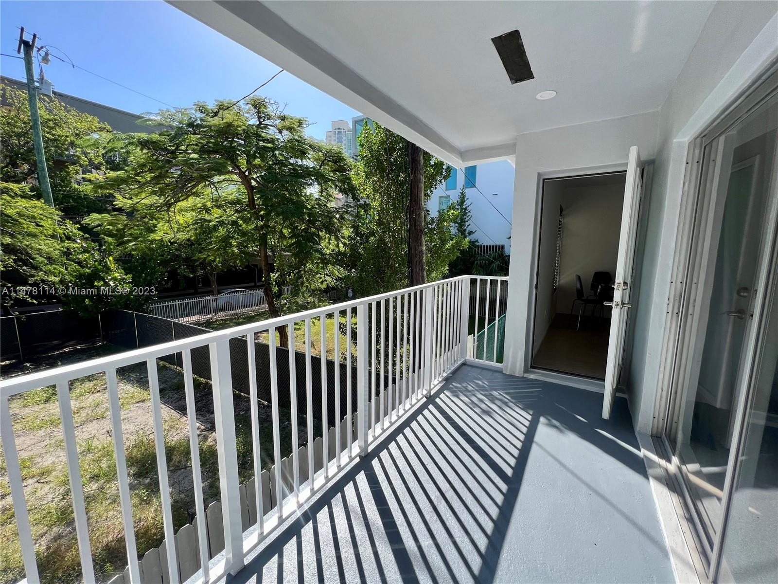208 Meridian Ave # 5