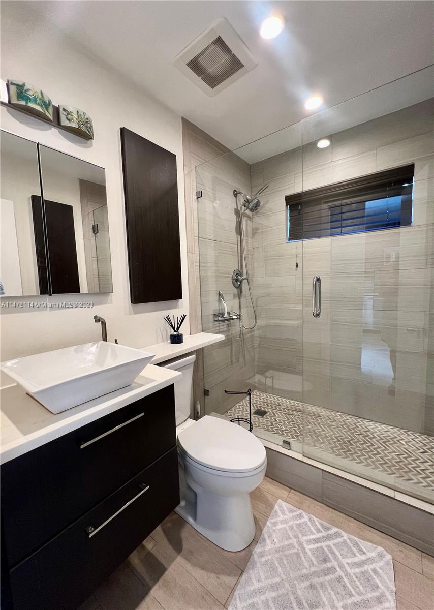 208 Meridian Ave # 5