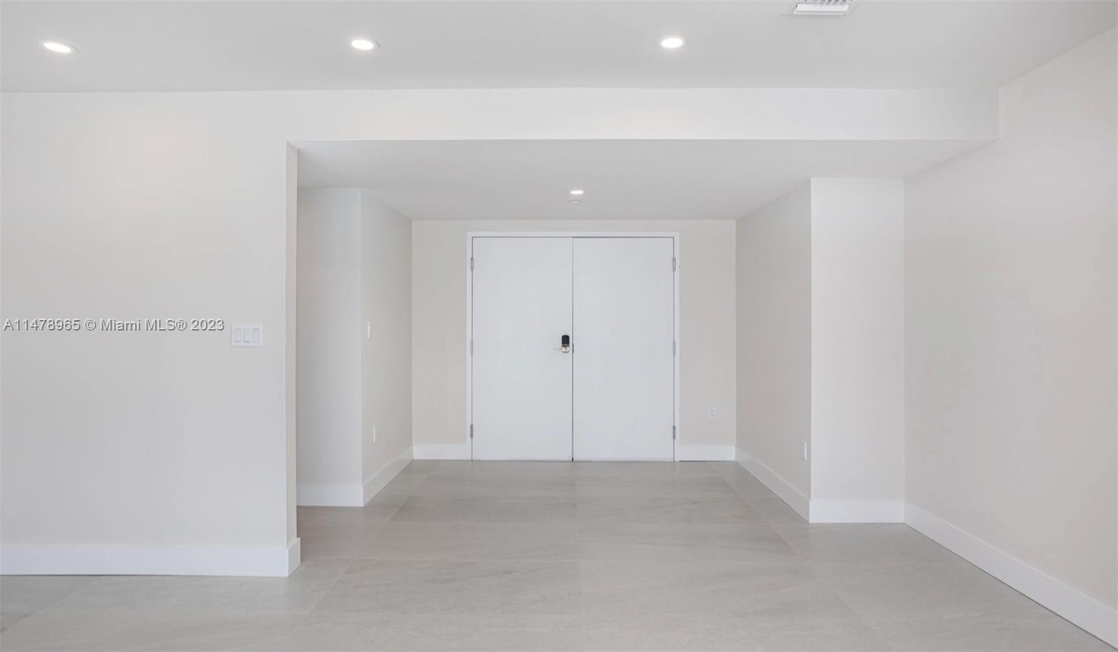 555 NE 34th St # 2 Unit: PH-2