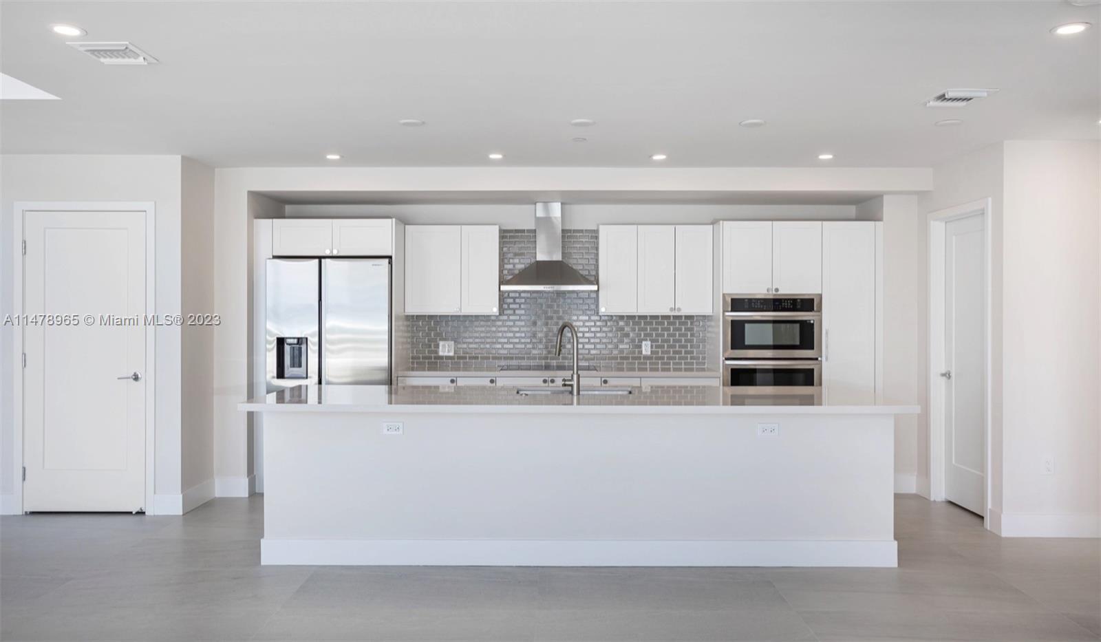 555 NE 34th St # 2 Unit: PH-2