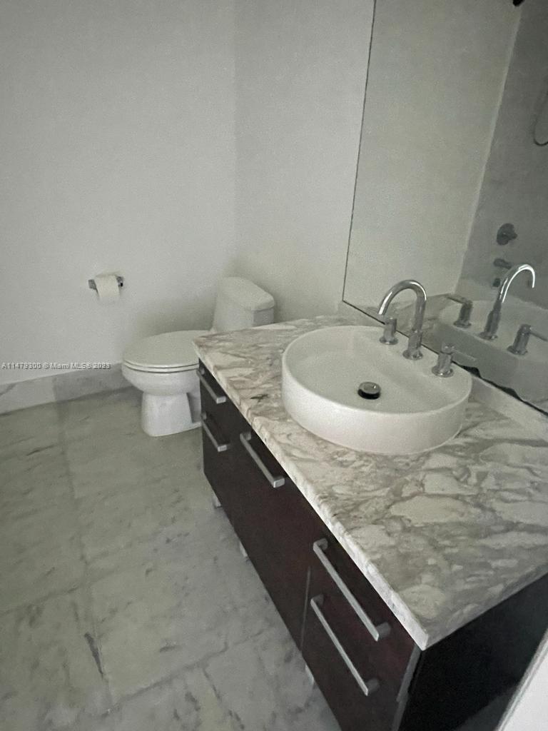 244 Biscayne Blvd # 3805