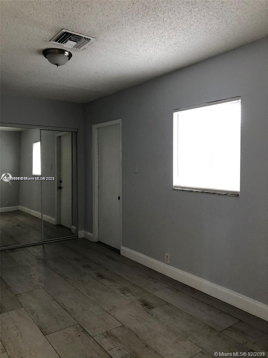 1235 NE 3rd Ave # 2