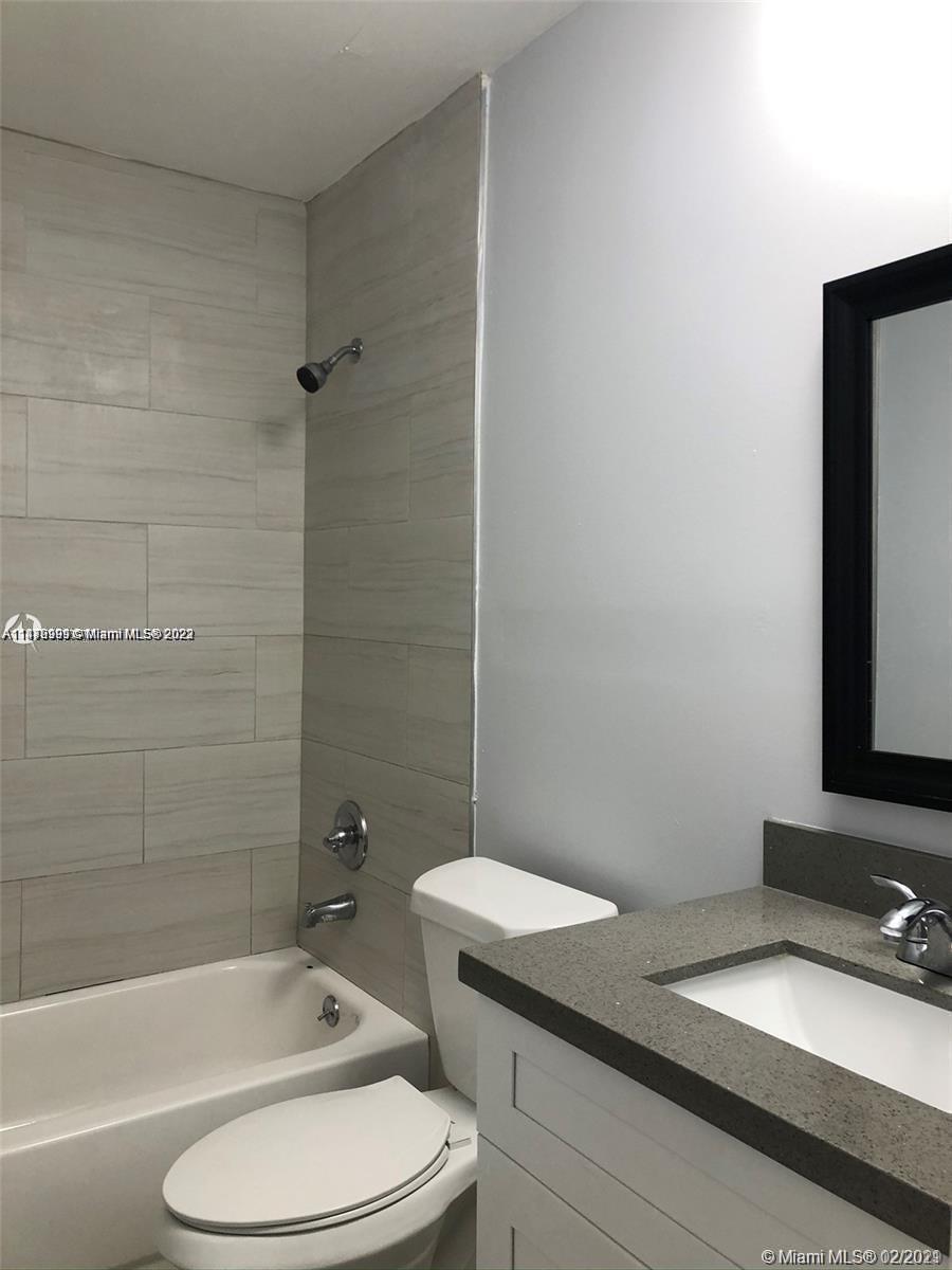 1235 NE 3rd Ave # 2