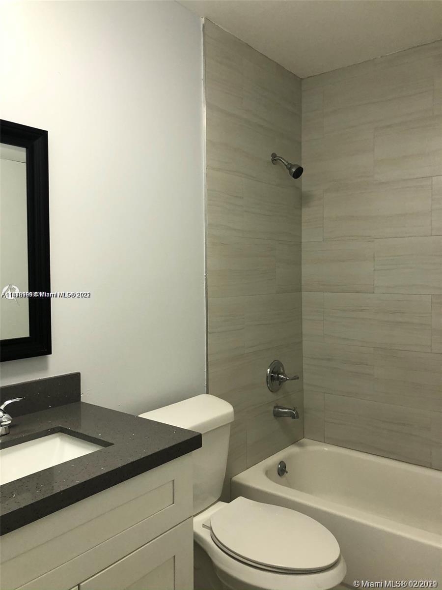 1235 NE 3rd Ave # 2