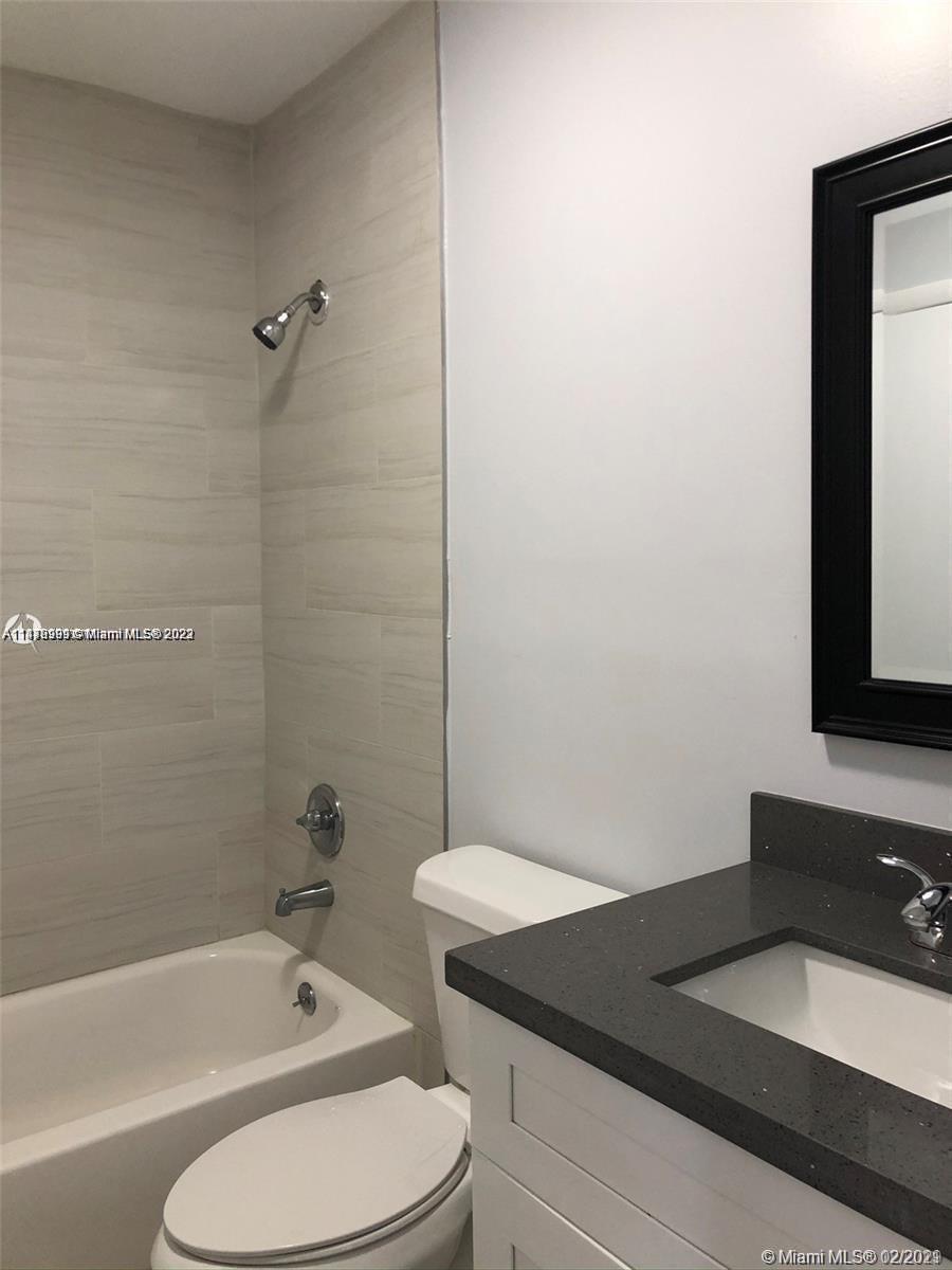 1235 NE 3rd Ave # 2