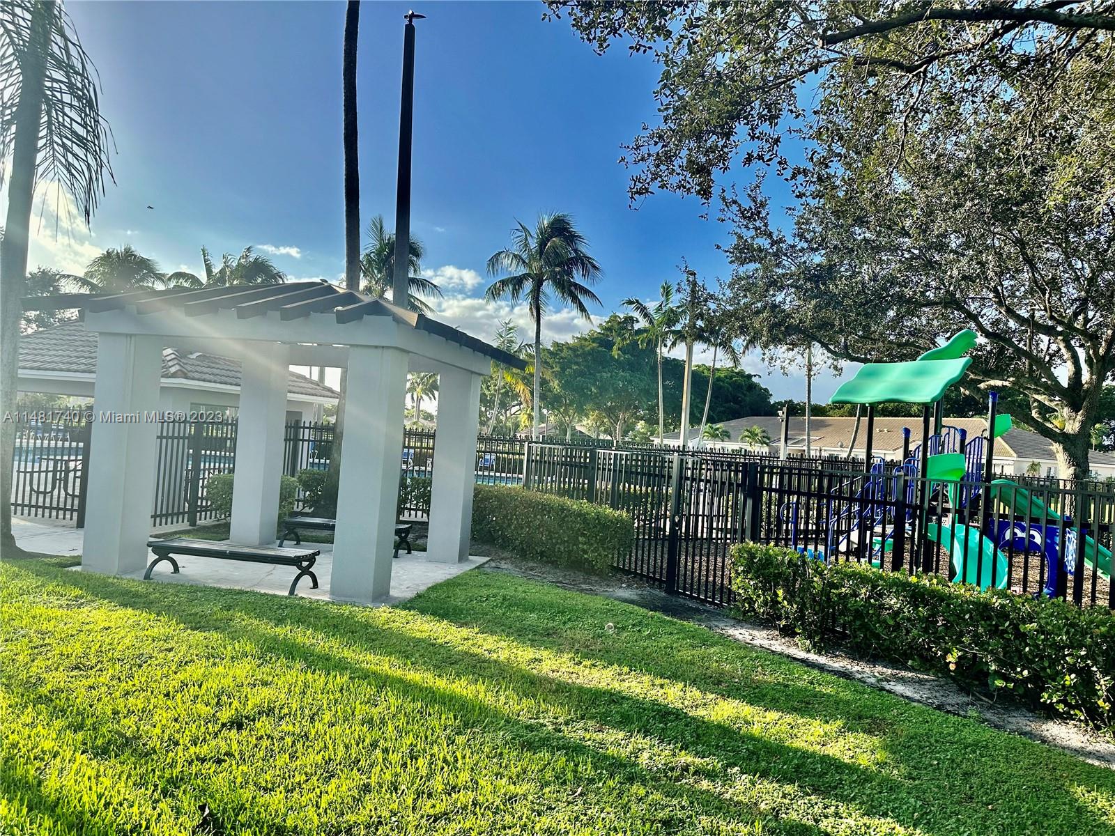 11716 SW 17th Ct Unit: .