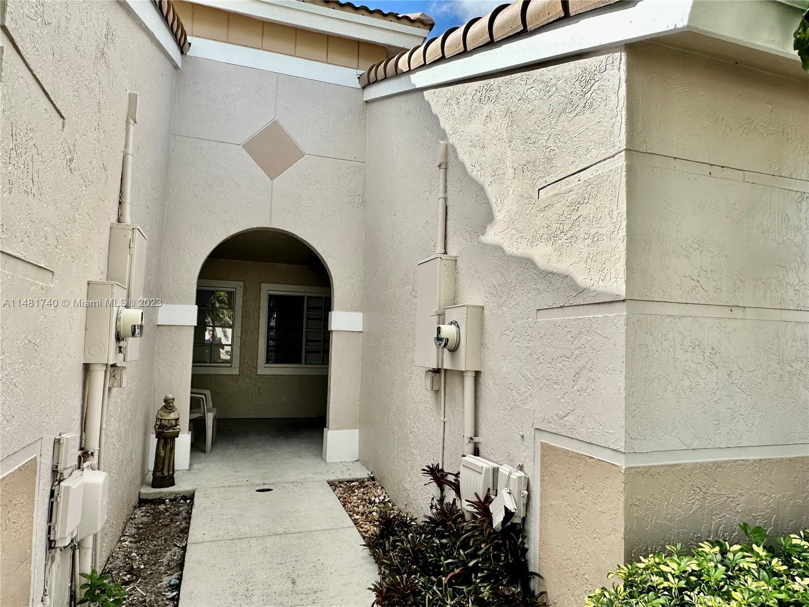 11716 SW 17th Ct Unit: .