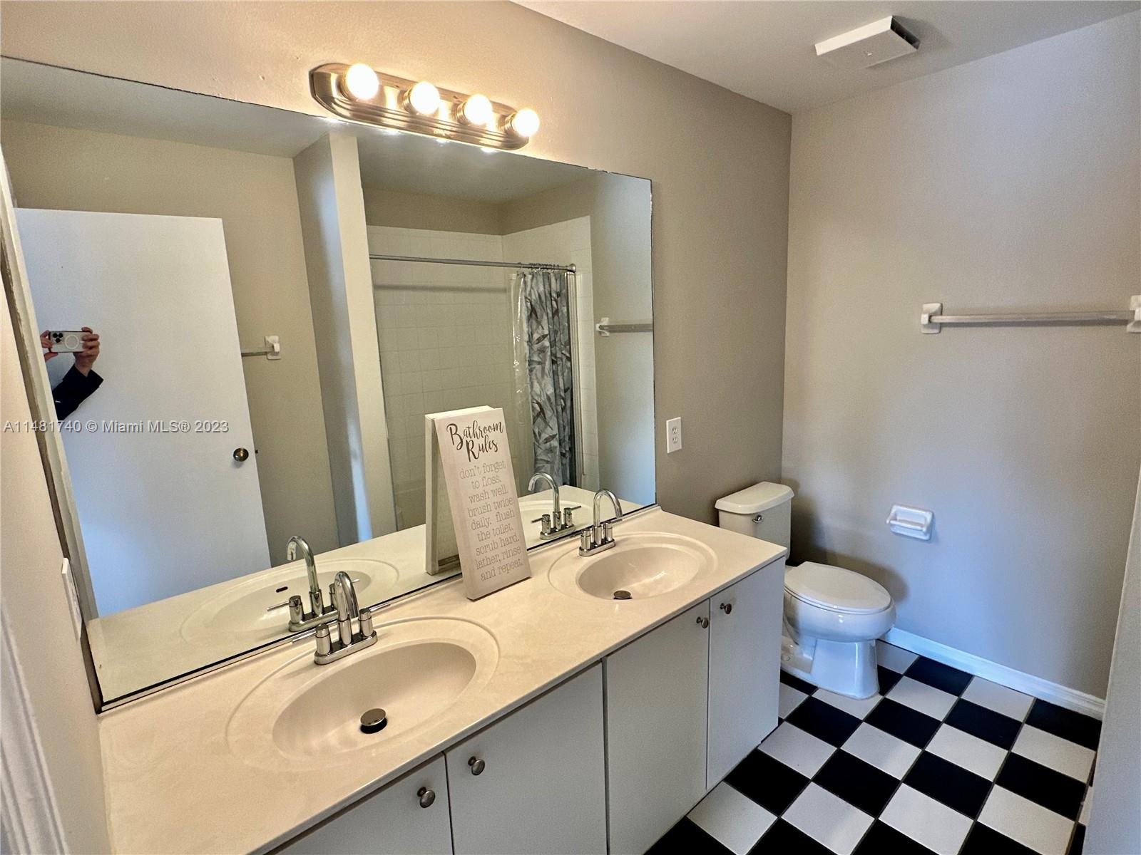 11716 SW 17th Ct Unit: .