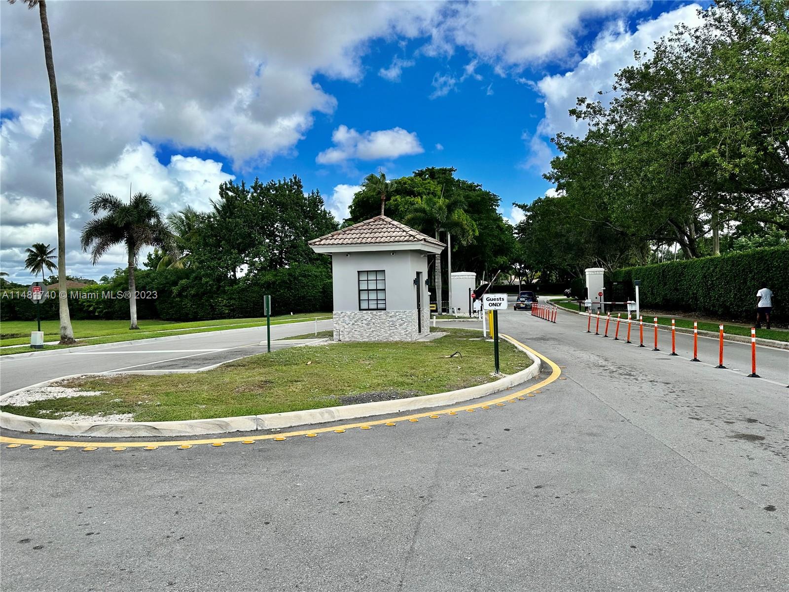11716 SW 17th Ct Unit: .