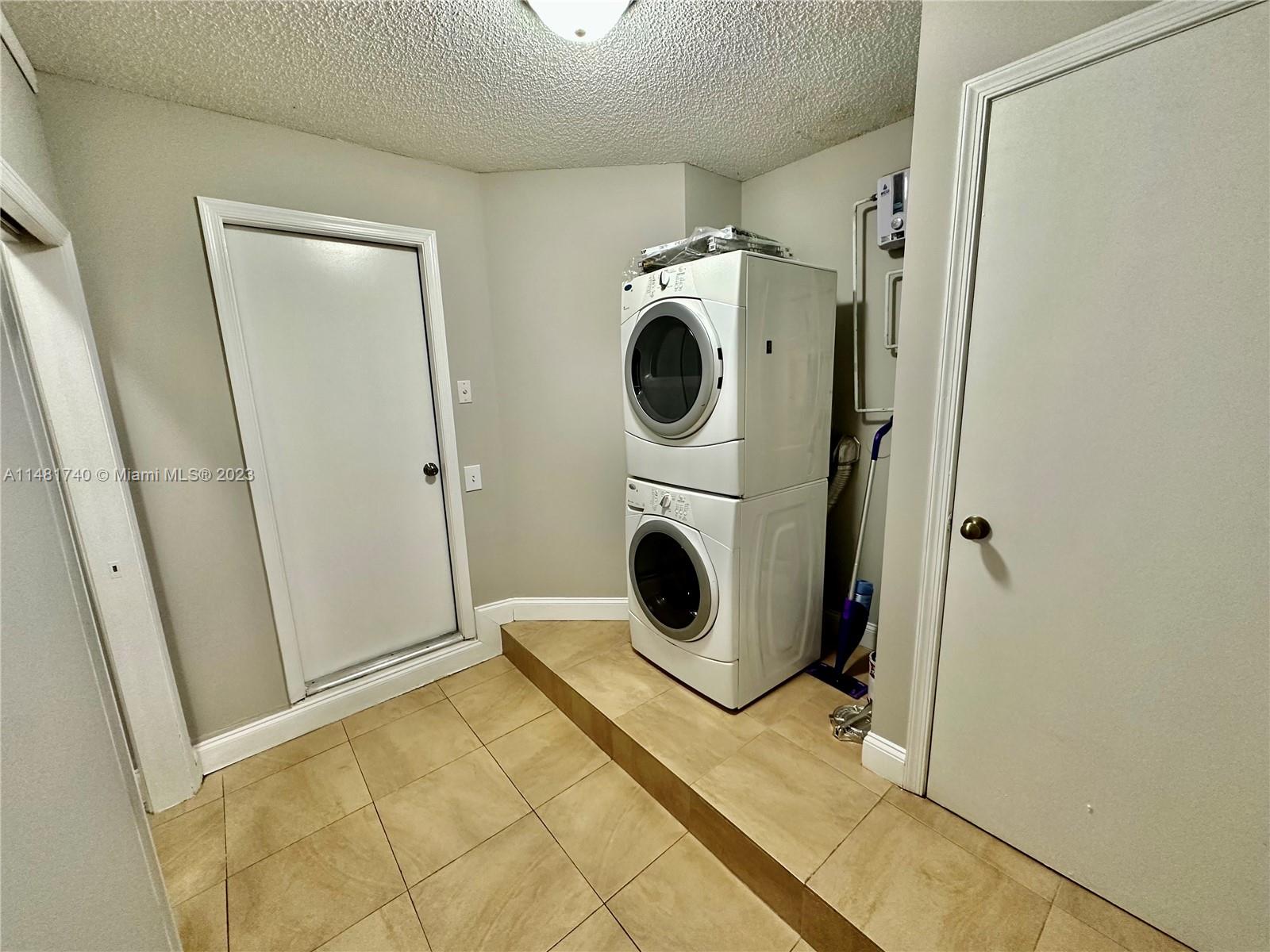 11716 SW 17th Ct Unit: .