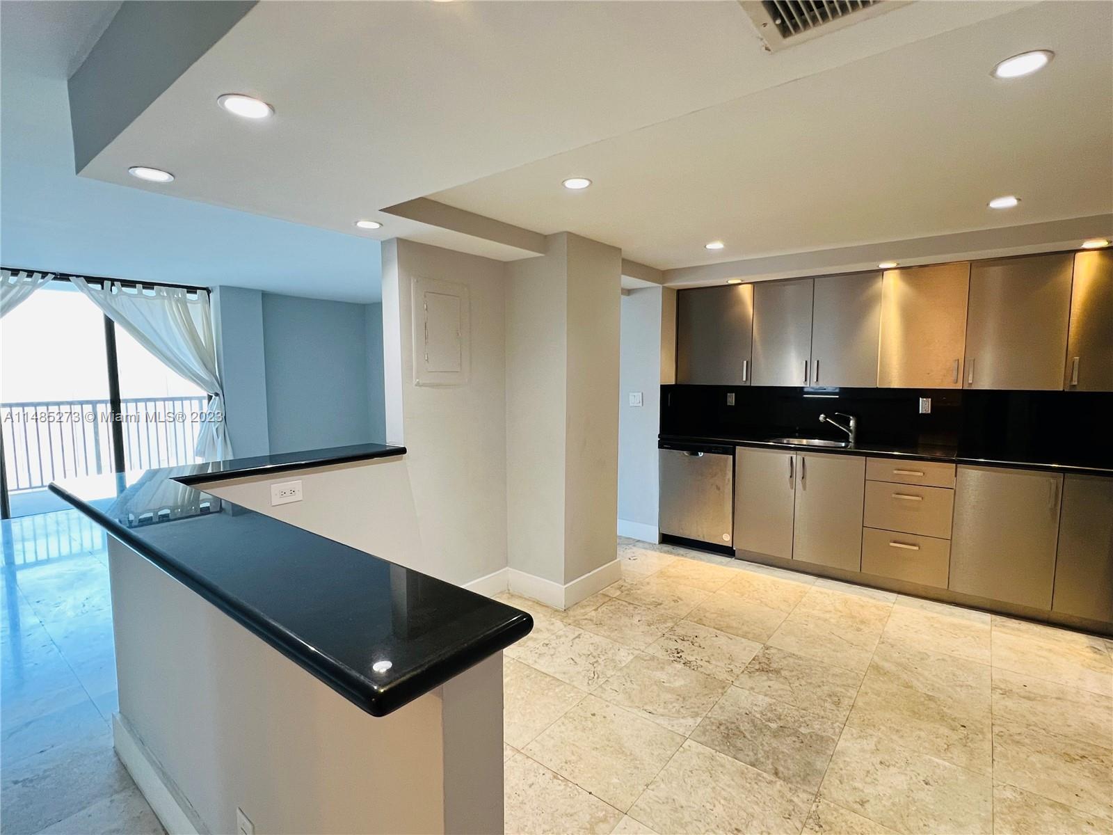 1800 Collins Ave # 6A