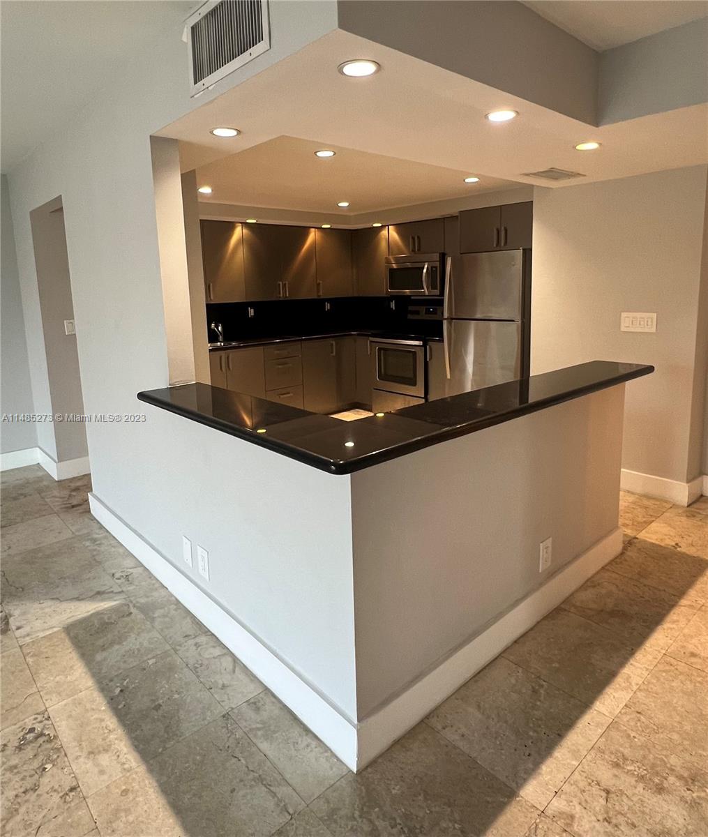 1800 Collins Ave # 6A