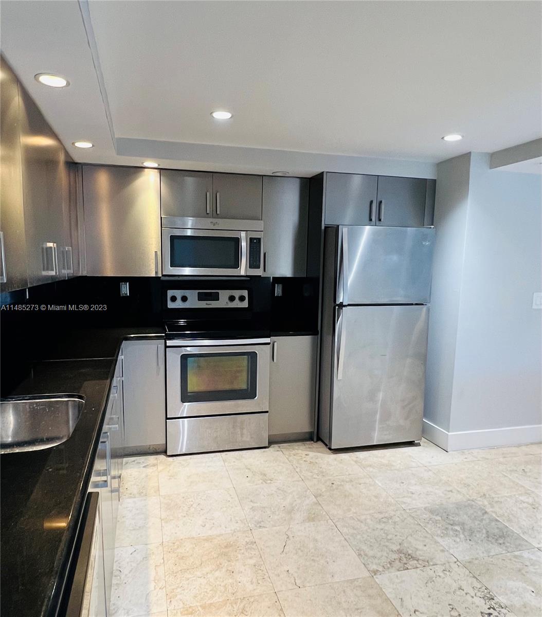 1800 Collins Ave # 6A