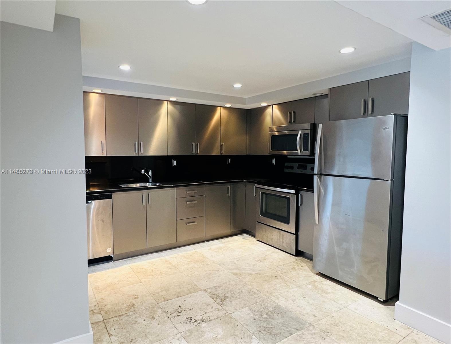 1800 Collins Ave # 6A