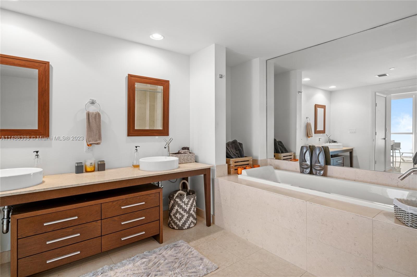 475 Brickell Ave # 4407