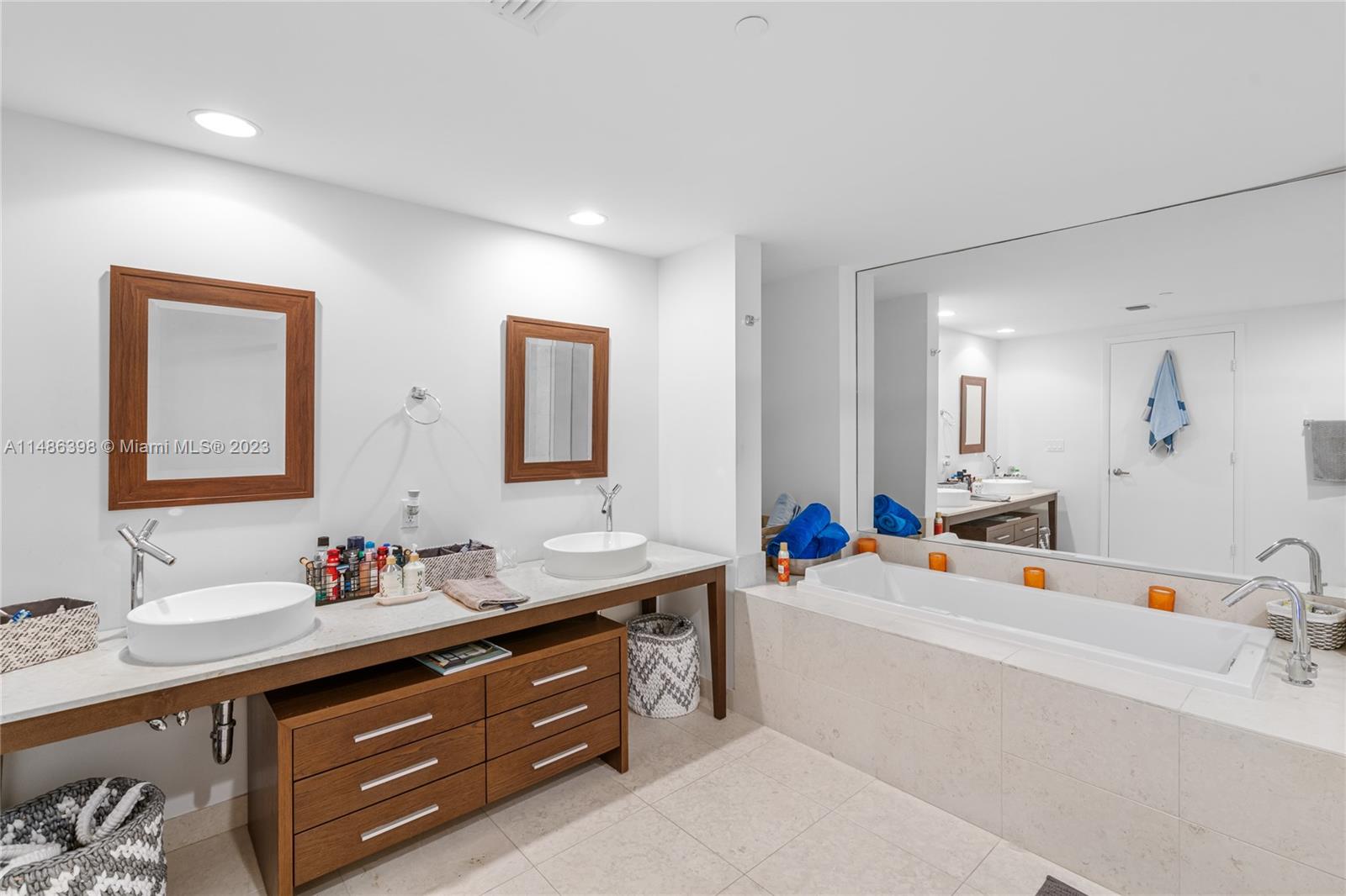 475 Brickell Ave # 4407