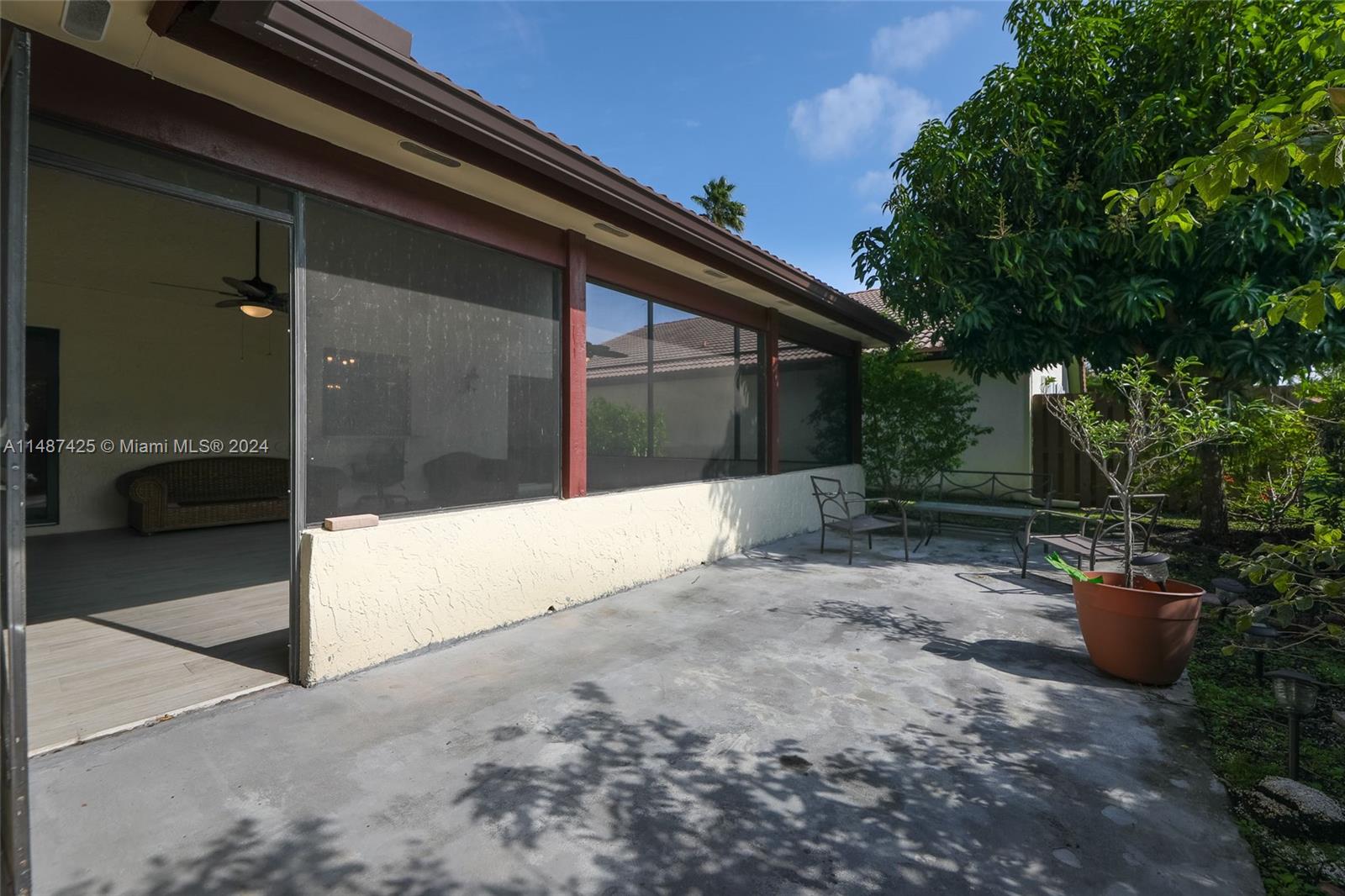 2205 Charleston