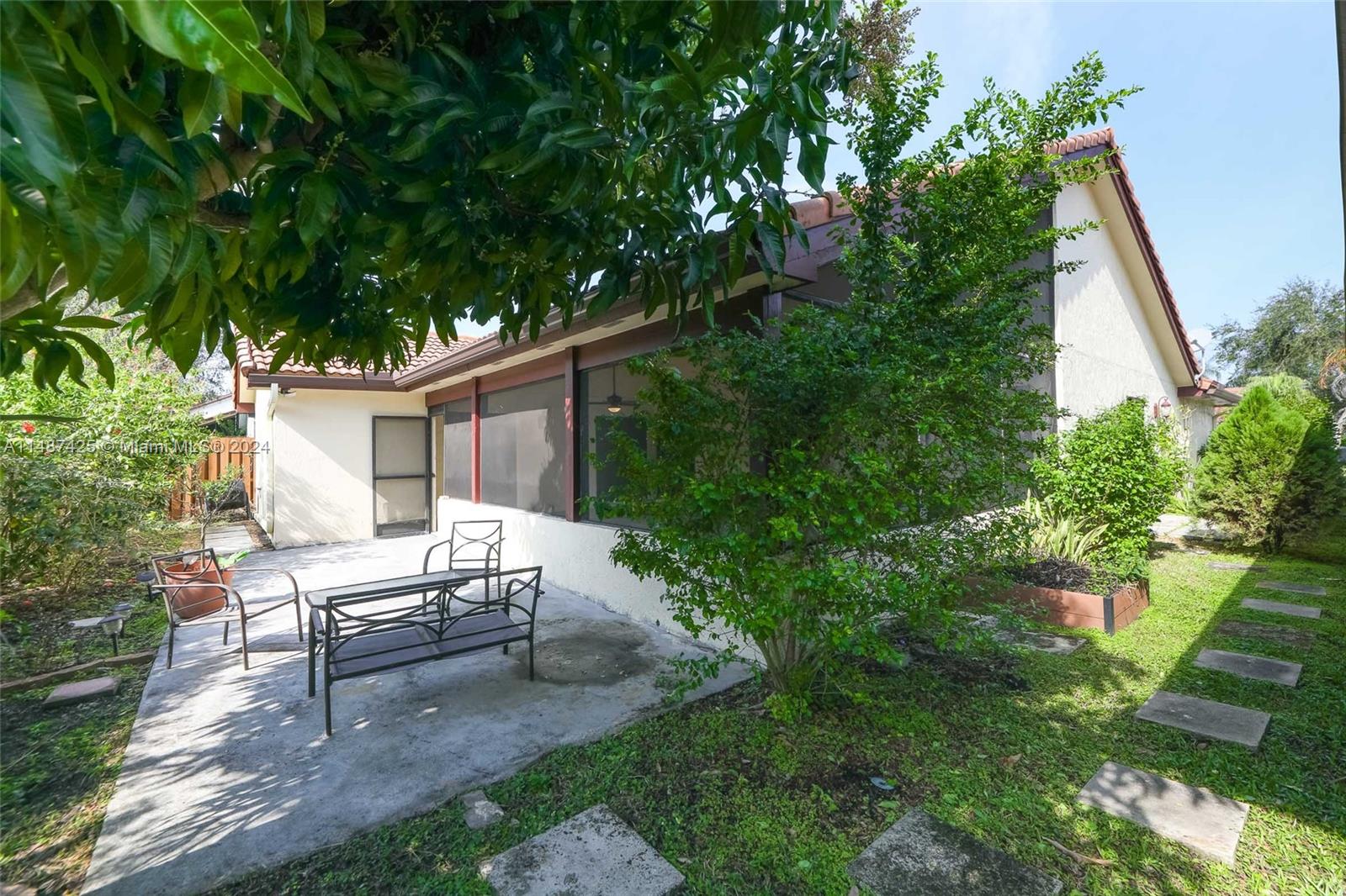 2205 Charleston
