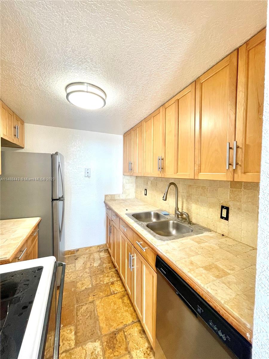 2350 NE 135th St # 1506