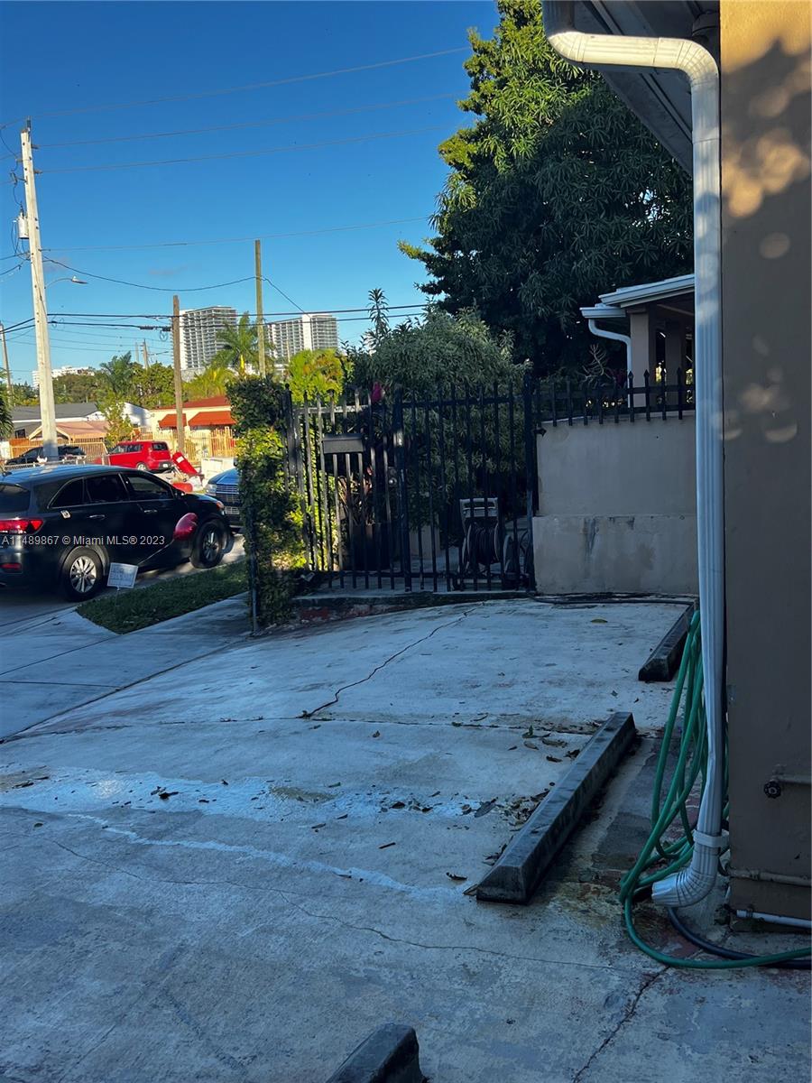 2000 NW 8th Ter