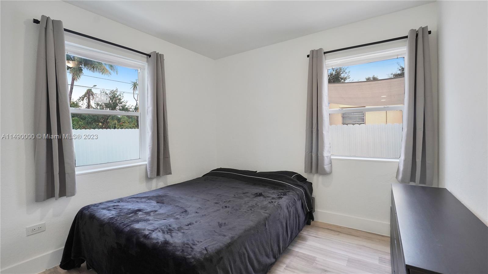 1441 NE 154th Ter